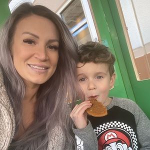 Meet your Posher, Acaylia